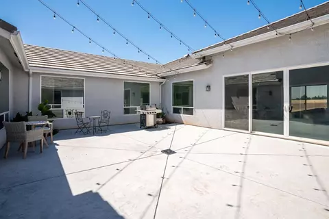 Exterior - 13212 E Shaw Ave, Sanger, CA 93657 photo 6 of 12