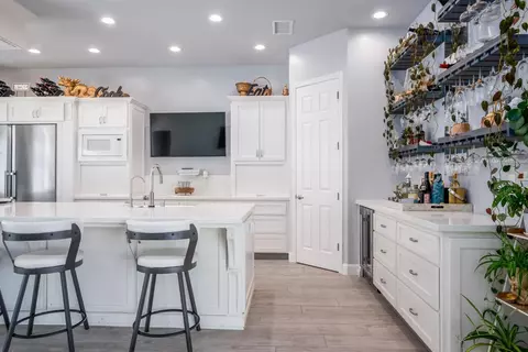 Kitchen - 13212 E Shaw Ave, Sanger, CA 93657 photo 4 of 8