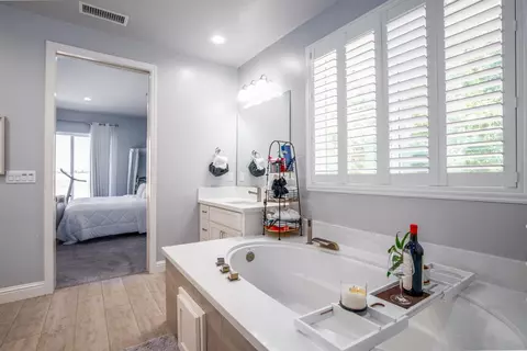 Bath - 13212 E Shaw Ave, Sanger, CA 93657 photo 1 of 4