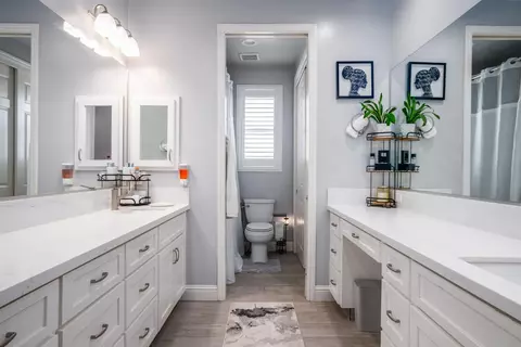 Bath - 13212 E Shaw Ave, Sanger, CA 93657 photo 3 of 4