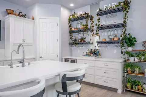 Kitchen - 13212 E Shaw Ave, Sanger, CA 93657 photo 5 of 8
