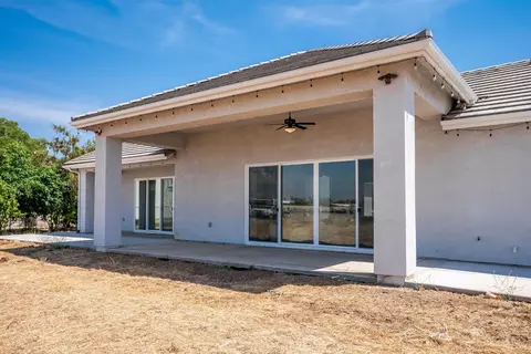 Exterior - 13212 E Shaw Ave, Sanger, CA 93657 photo 10 of 12