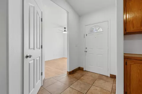 Entry Way - 942 Boxwood Ln, Lemoore, CA 93245 photo 1 of 2