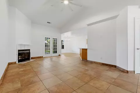 Living - 942 Boxwood Ln, Lemoore, CA 93245 photo 2 of 8