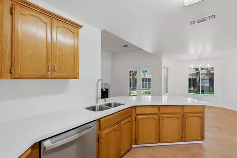 Kitchen - 942 Boxwood Ln, Lemoore, CA 93245 photo 3 of 4