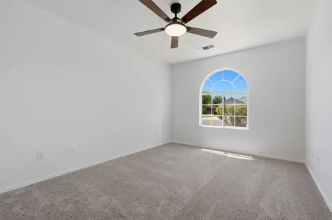 Bedroom - 942 Boxwood Ln, Lemoore, CA 93245 photo 1 of 4