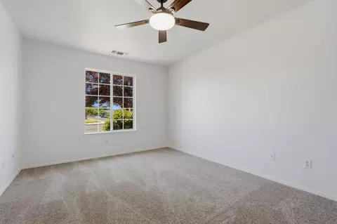 Bedroom - 942 Boxwood Ln, Lemoore, CA 93245 photo 3 of 4