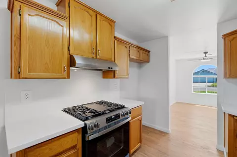 Kitchen - 942 Boxwood Ln, Lemoore, CA 93245 photo 2 of 4