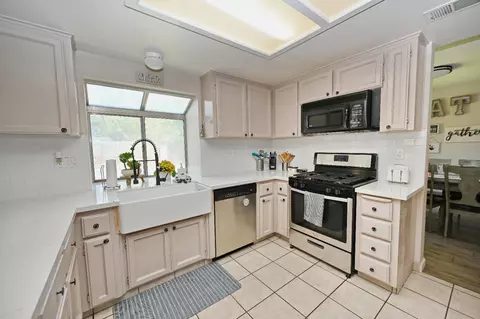 Kitchen - 870 N Bush Ave, Clovis, CA 93611 photo 3 of 8