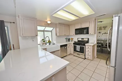 Kitchen - 870 N Bush Ave, Clovis, CA 93611 photo 4 of 8