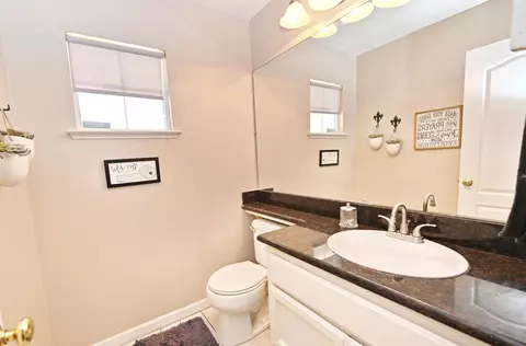Bath - 870 N Bush Ave, Clovis, CA 93611 photo 2 of 5