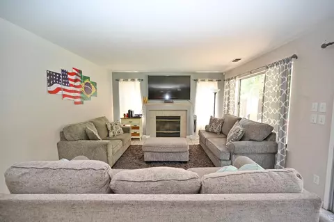 Living - 870 N Bush Ave, Clovis, CA 93611 photo 3 of 6