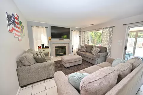 Living - 870 N Bush Ave, Clovis, CA 93611 photo 5 of 6