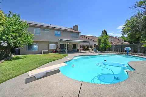 Exterior - 870 N Bush Ave, Clovis, CA 93611 photo 3 of 9