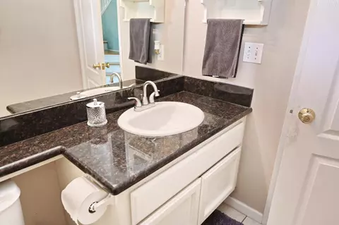 Bath - 870 N Bush Ave, Clovis, CA 93611 photo 1 of 5
