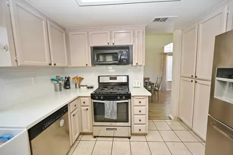 Kitchen - 870 N Bush Ave, Clovis, CA 93611 photo 5 of 8