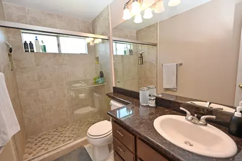 Bath - 870 N Bush Ave, Clovis, CA 93611 photo 3 of 5