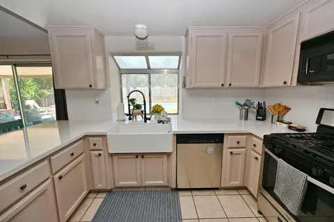 Kitchen - 870 N Bush Ave, Clovis, CA 93611 photo 2 of 8