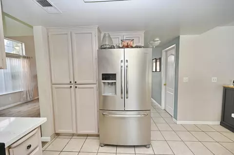 Kitchen - 870 N Bush Ave, Clovis, CA 93611 photo 6 of 8
