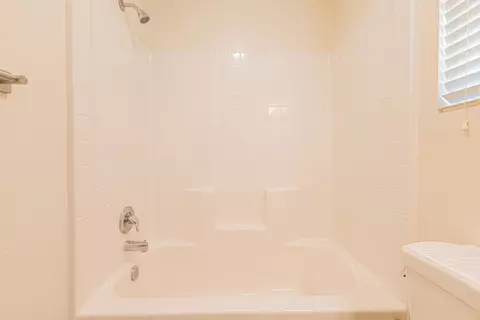 Bath - 3707 Graystoke Way, Clovis, CA 93619 photo 3 of 5