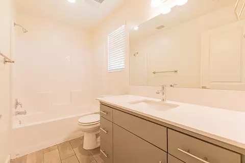 Bath - 3707 Graystoke Way, Clovis, CA 93619 photo 2 of 5