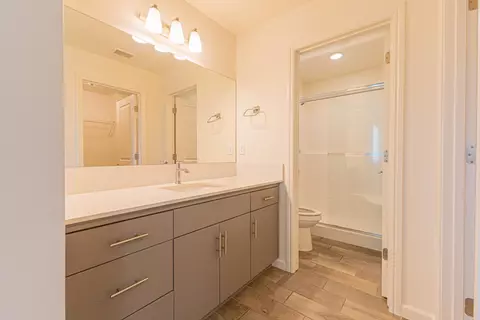Bath - 3707 Graystoke Way, Clovis, CA 93619 photo 4 of 5