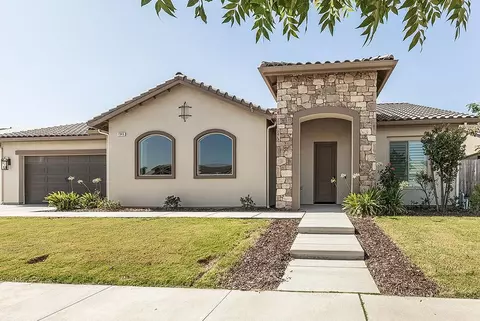 1940 Solig Ave, Kingsburg, CA 93631