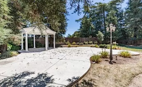 Exterior - 175 N Burgan Ave, Clovis, CA 93611 photo 5 of 11
