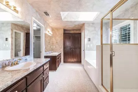 Bath - 175 N Burgan Ave, Clovis, CA 93611 photo 2 of 4