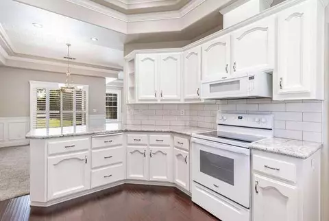 Kitchen - 175 N Burgan Ave, Clovis, CA 93611 photo 3 of 7