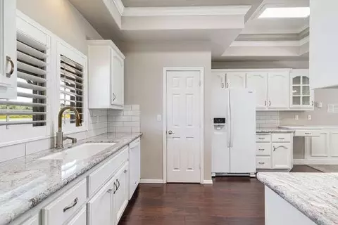 Kitchen - 175 N Burgan Ave, Clovis, CA 93611 photo 5 of 7