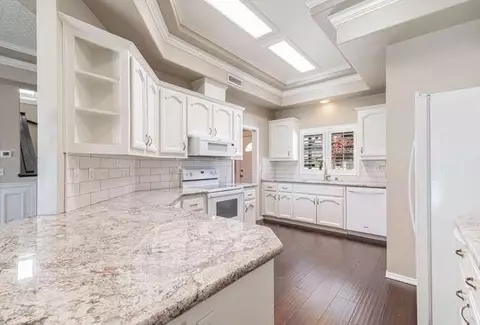 Kitchen - 175 N Burgan Ave, Clovis, CA 93611 photo 6 of 7
