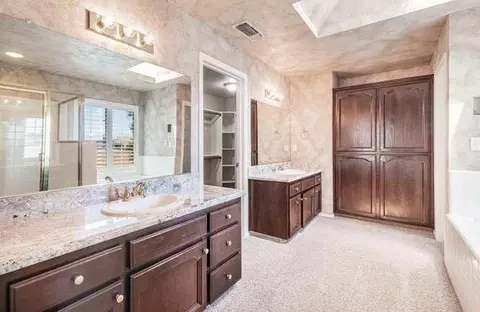 Bath - 175 N Burgan Ave, Clovis, CA 93611 photo 1 of 4