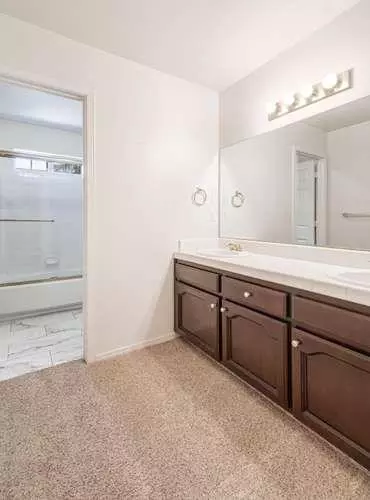 Bath - 175 N Burgan Ave, Clovis, CA 93611 photo 3 of 4