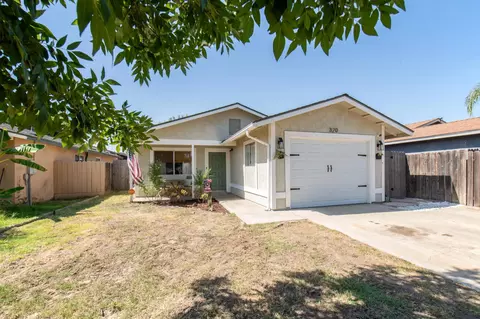 320 Mariposa St, Kingsburg, CA 93631