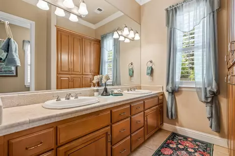 Bath - 12636 Appaloosa Rd, Madera, CA 93636 photo 6 of 6