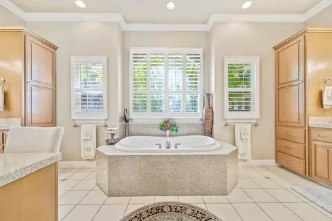 Bath - 12636 Appaloosa Rd, Madera, CA 93636 photo 1 of 6