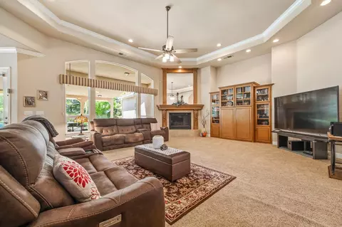 Living - 12636 Appaloosa Rd, Madera, CA 93636 photo 2 of 3