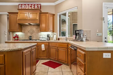 Kitchen - 12636 Appaloosa Rd, Madera, CA 93636 photo 2 of 6