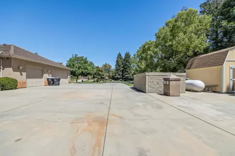 Exterior - 12636 Appaloosa Rd, Madera, CA 93636 photo 14 of 16