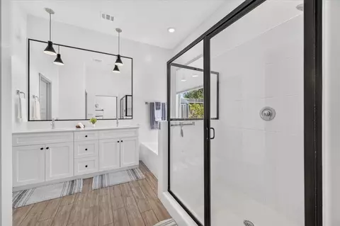 Bath - 655 Huntington Ave S, Madera, CA 93636 photo 4 of 4