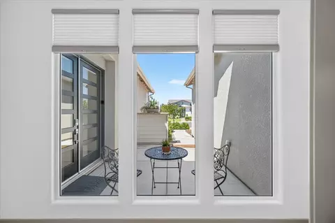 Entry Way - 655 Huntington Ave S, Madera, CA 93636 photo 4 of 4