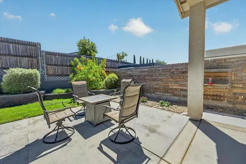 Exterior - 655 Huntington Ave S, Madera, CA 93636 photo 5 of 7