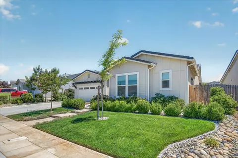 Exterior - 655 Huntington Ave S, Madera, CA 93636 photo 3 of 7