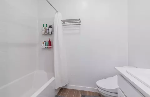 Bath - 5817 E Alexander Ave, Fresno, CA 93727 photo 4 of 6
