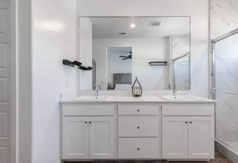 Bath - 5817 E Alexander Ave, Fresno, CA 93727 photo 5 of 6