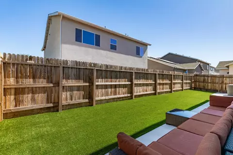 Exterior - 5817 E Alexander Ave, Fresno, CA 93727 photo 7 of 8
