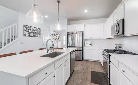 Kitchen - 5817 E Alexander Ave, Fresno, CA 93727 photo 8 of 8