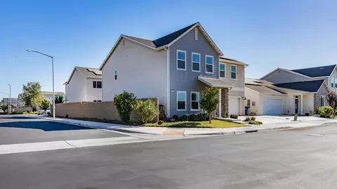 Exterior - 5817 E Alexander Ave, Fresno, CA 93727 photo 3 of 8
