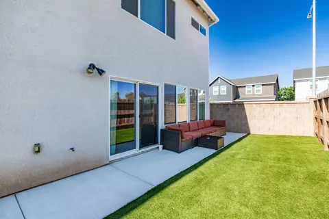 Exterior - 5817 E Alexander Ave, Fresno, CA 93727 photo 6 of 8